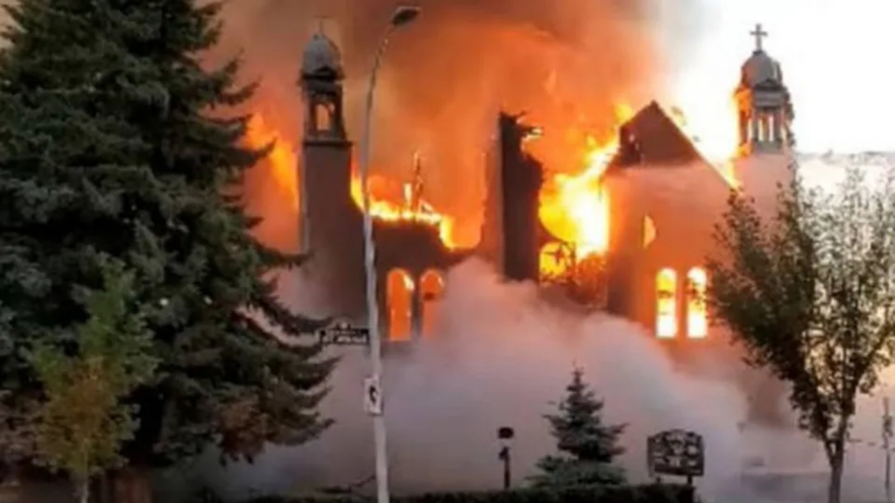 No Canadá, cerca de oito igrejas são incendiadas por manifestantes