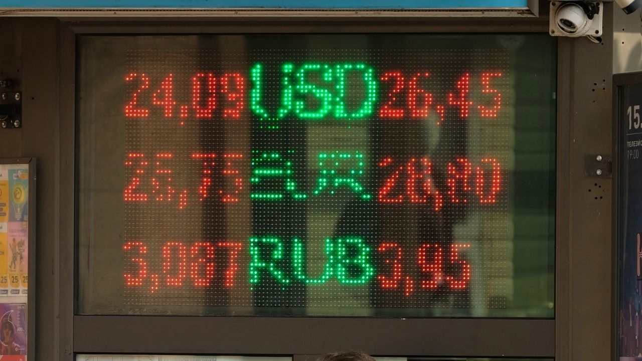 União Europeia expulsa sete bancos russos de sistema financeiro