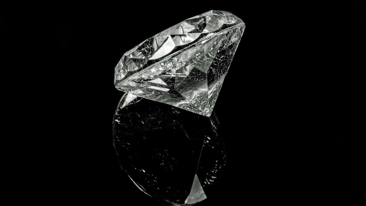 Botsuana anuncia que terceiro maior diamante do mundo foi encontrado no país