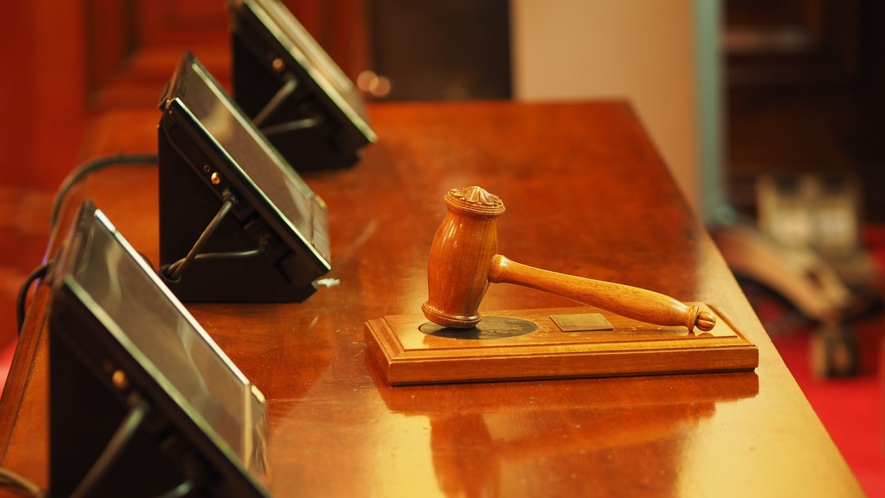 Homem processa chefe após contrair Covid e perder a perna