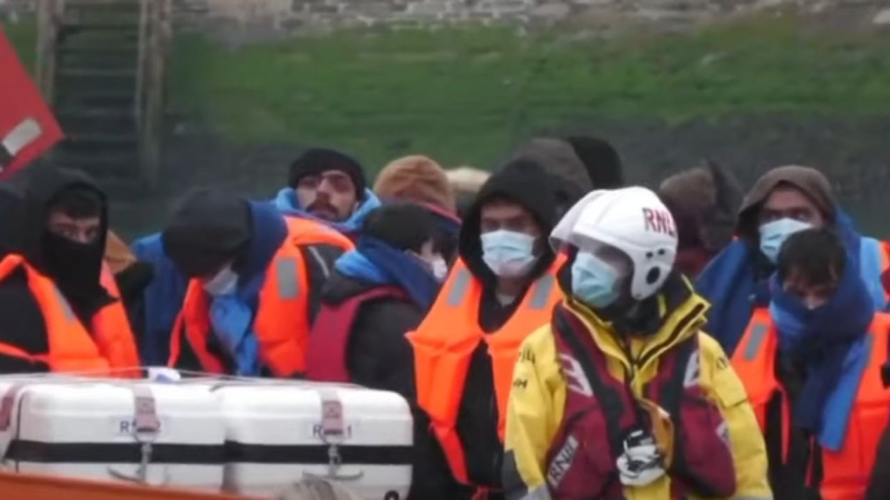 Naufrágio no Canal da Mancha deixa 27 imigrantes mortos