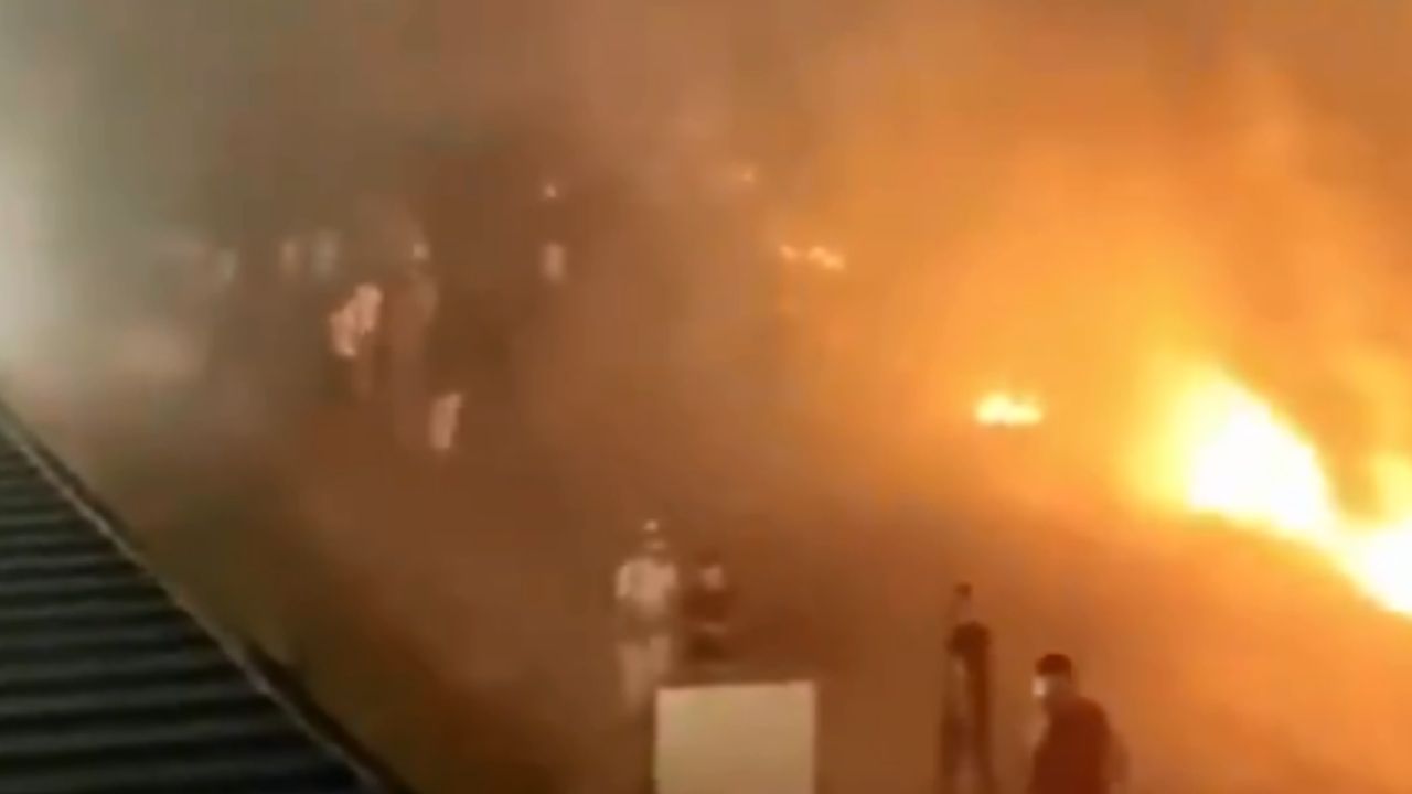 Incêndio em campo de refugiados deixa ao menos 10 mil pessoas desabrigadas na Grécia
