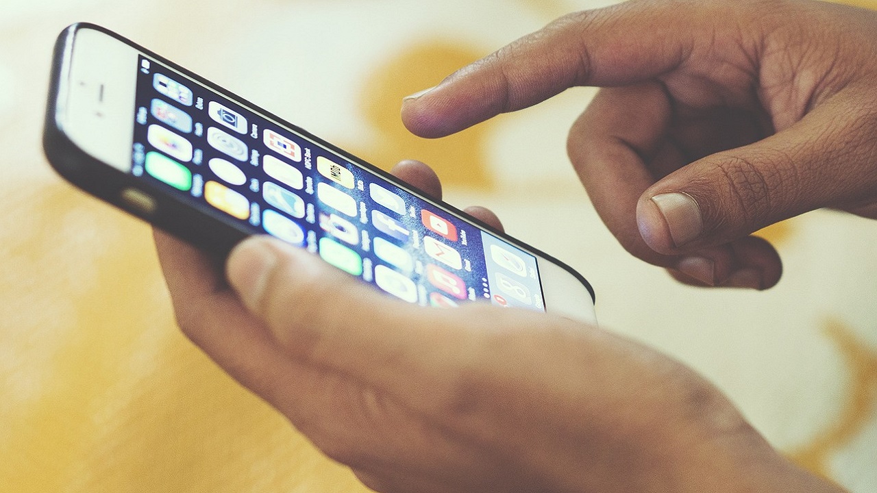 China: Menores de 18 anos não poderão acessar internet em smartphone após 22h