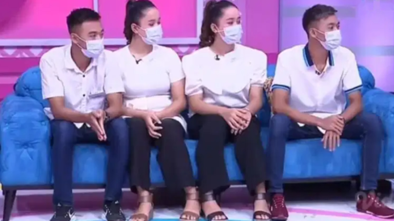 Confusão entre quatro paredes: gêmeos se casam com irmãs idênticas
