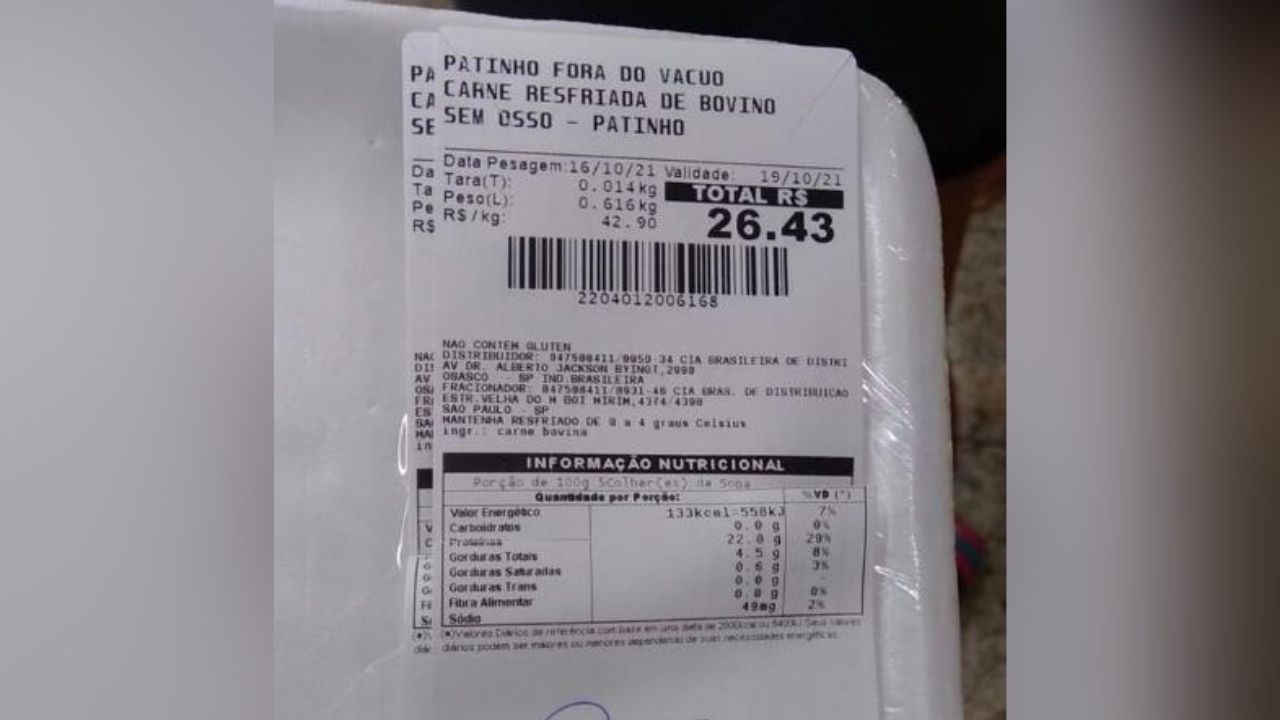 Extra se pronuncia após denúncia de carne sendo entregue somente após pagamento