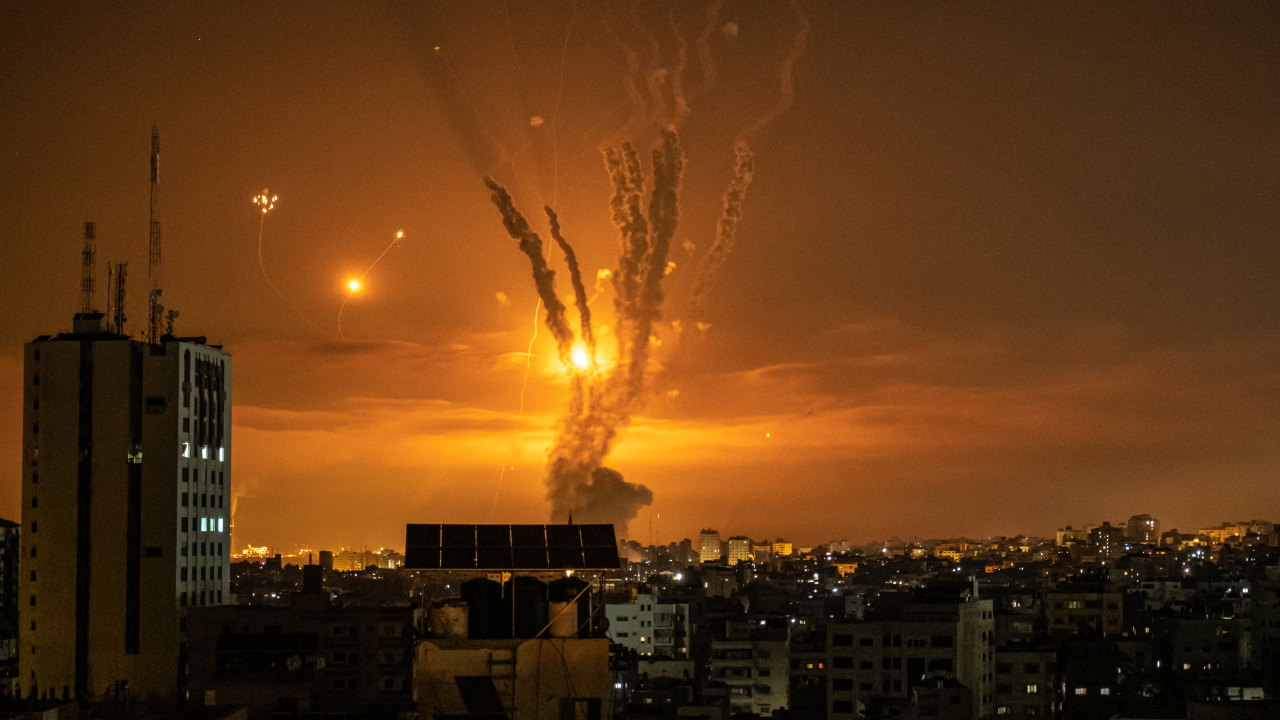 Mortes, bombardeios e resgate: Guerra entre Israel e Hamas chega ao quinto dia