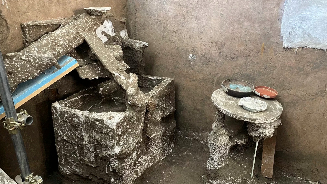 A casa de uma família ‘classe média’ de Pompeia através de novos objetos encontrados