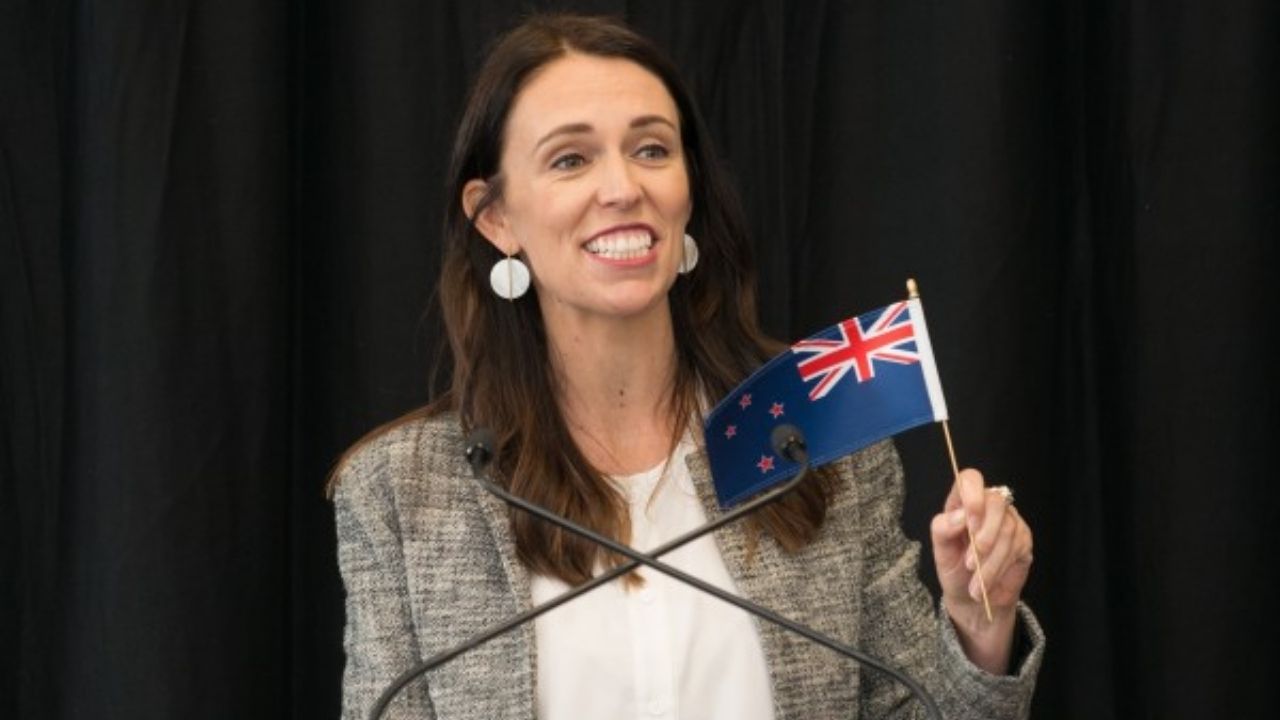 Na Nova Zelândia, Jacinda Ardern é reeleita primeira-ministra