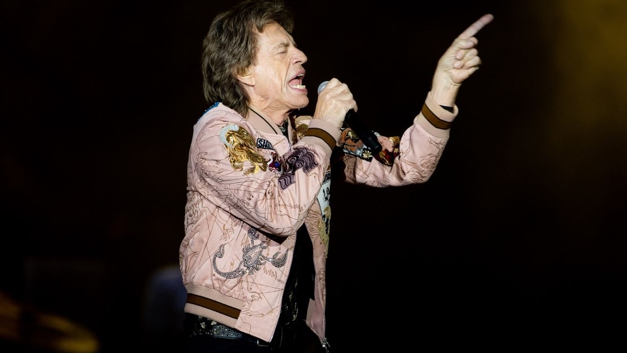 Mick Jagger debocha após Paul McCartney chamar Rolling Stones de “banda cover de blues”