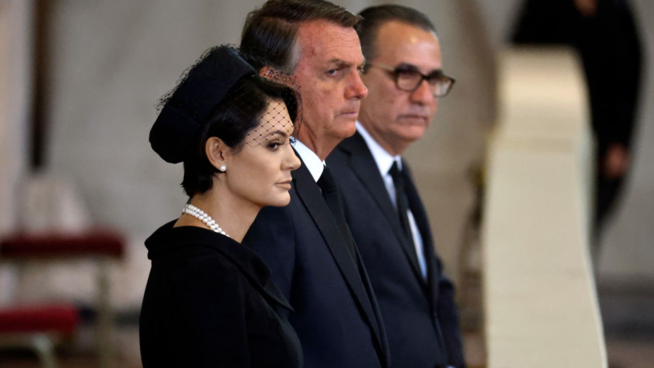 Ida presidencial ao velório de Elizabeth II teria custado R$271 mil