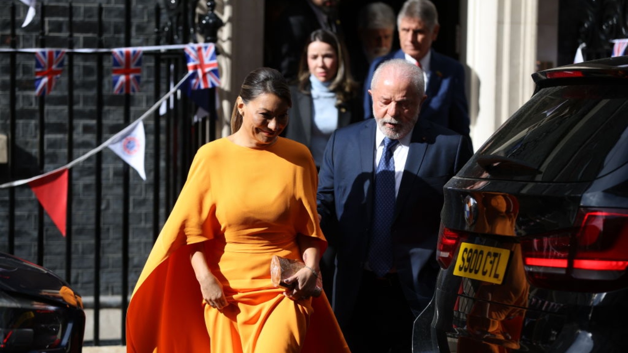 Nas redes sociais, Janja explica roupa que usou na coroação do rei Charles III