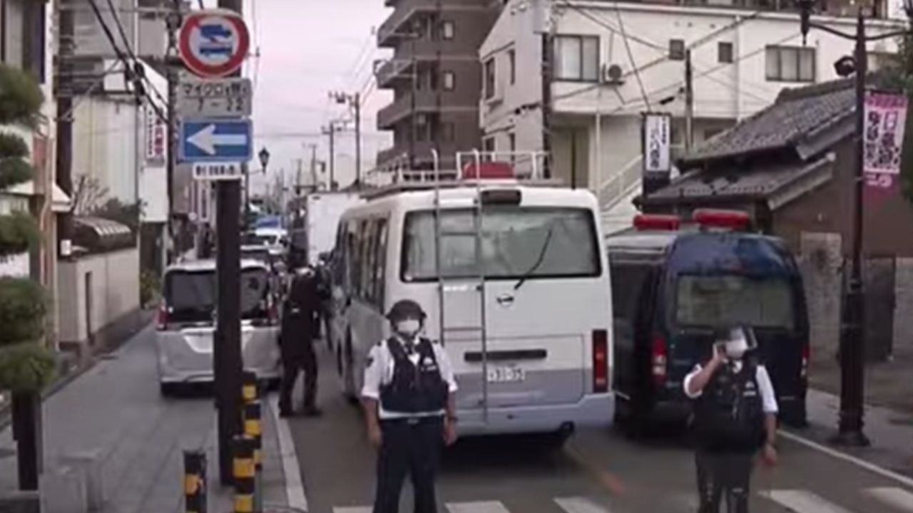 Violência armada: Criminoso de 86 anos faz reféns em agência de correios no Japão