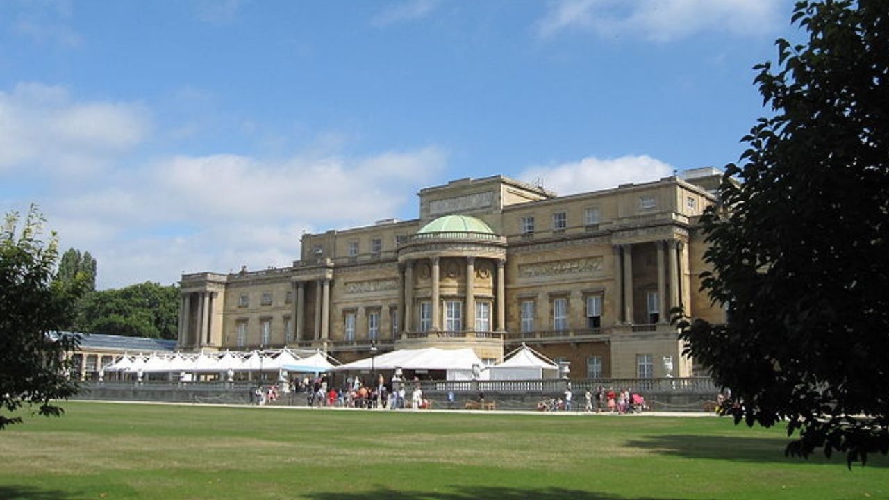 Jardins do Palácio de Buckingham serão abertos ao público, diz jornal