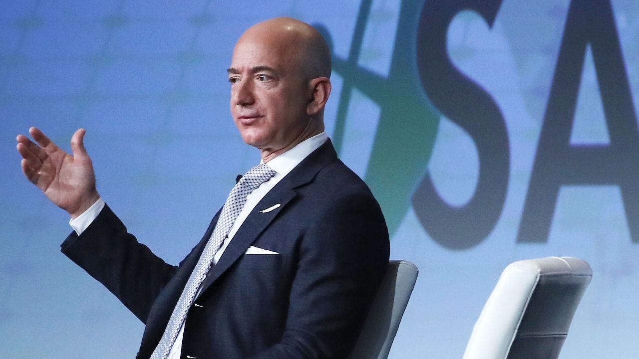Jeff Bezos faz proposta de US$ 2 bilhões à NASA para sair na frente em missão à Lua