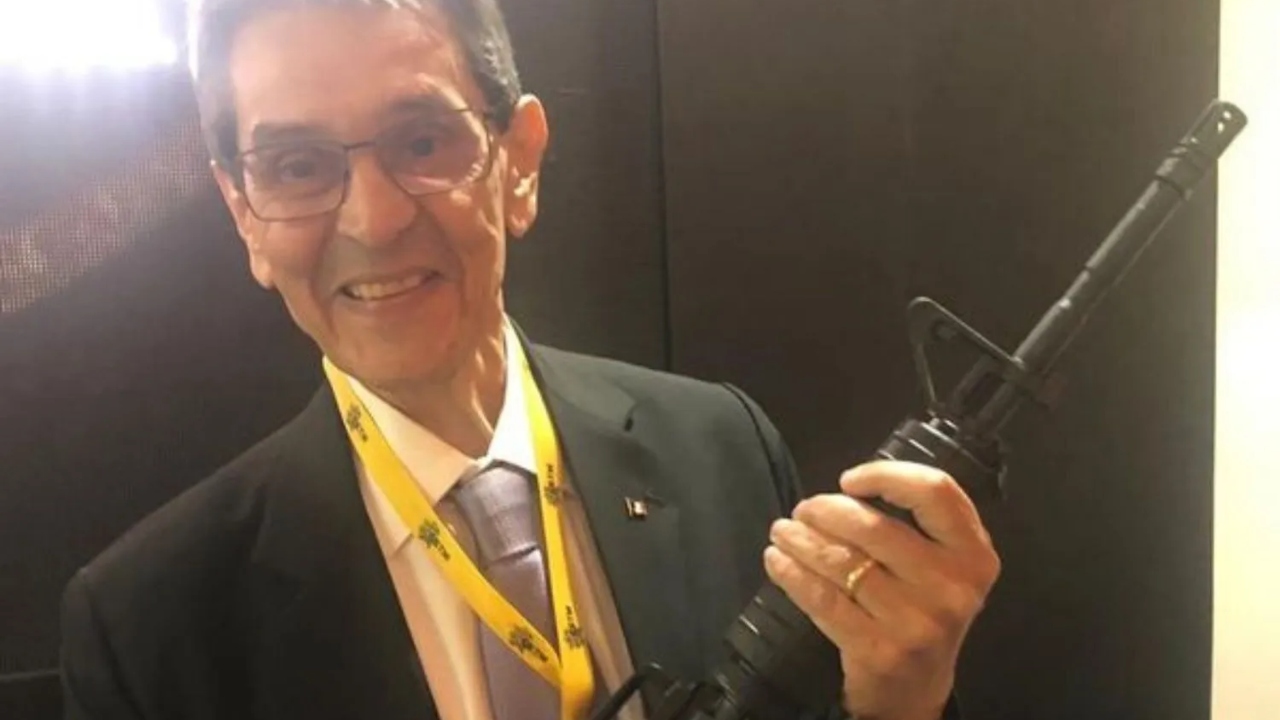Após atirar em policiais e oito horas de resistência, Roberto Jefferson é preso