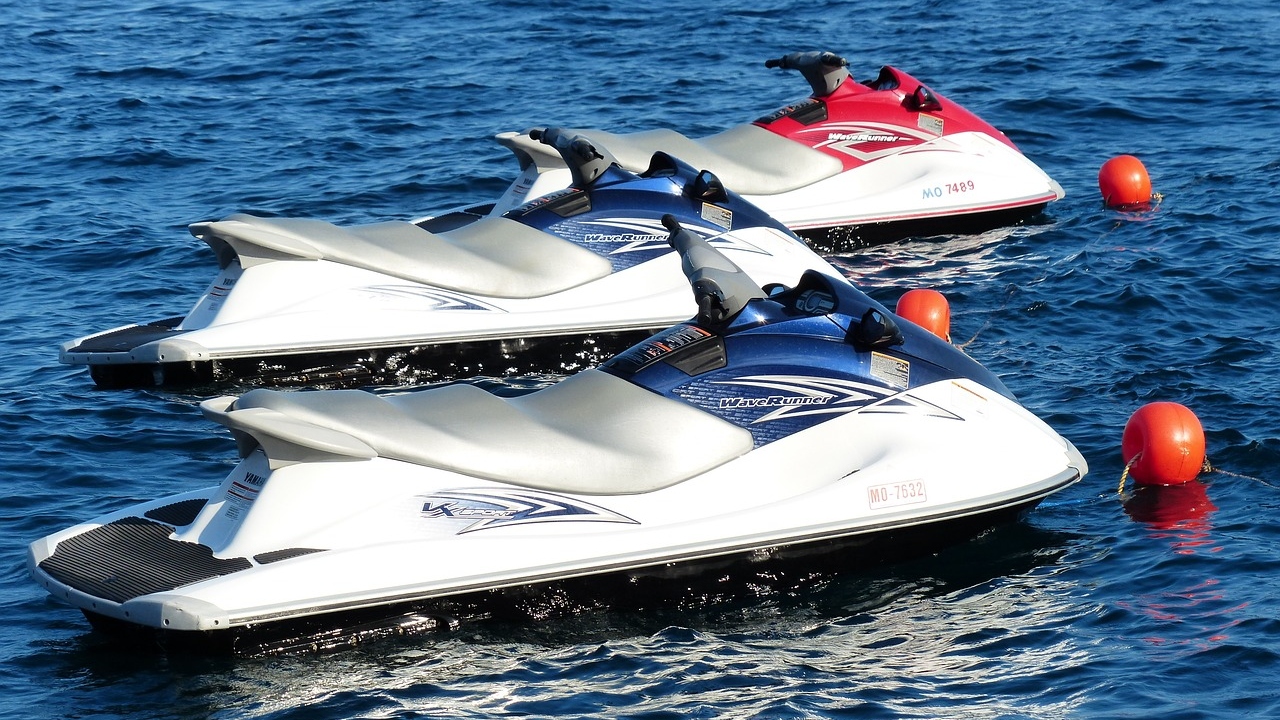 Turistas que passeavam de jet ski são mortos a tiros pela guarda costeira da Argélia