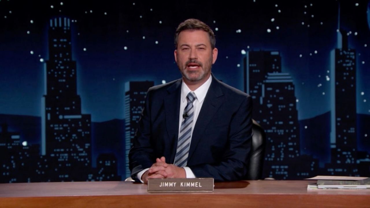 Jimmy Kimmel sugere que hospitais não deveriam tratar apoiadores do ‘tratamento precoce’ de covid-19