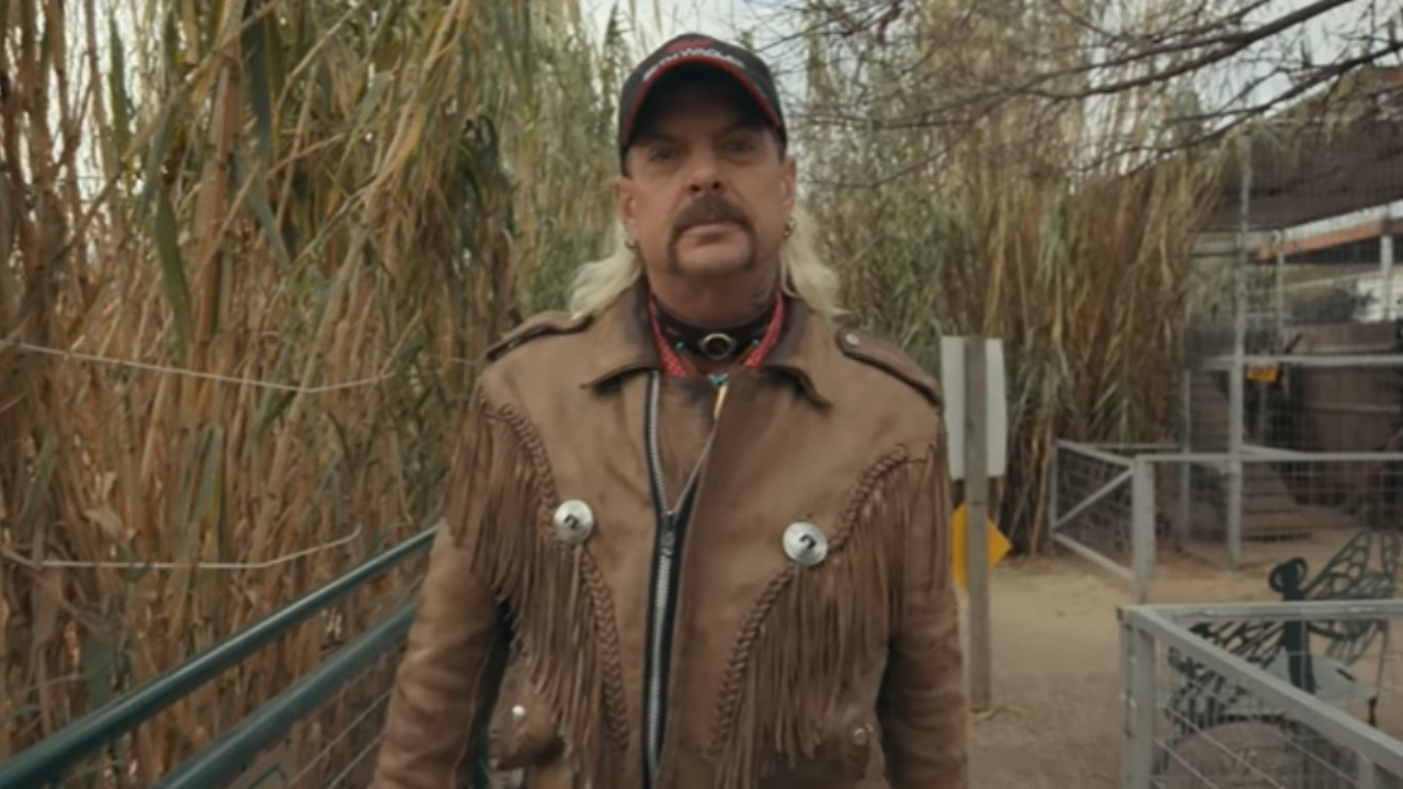 Preso, vendedor de grandes felinos Joe Exotic anuncia candidatura à presidência