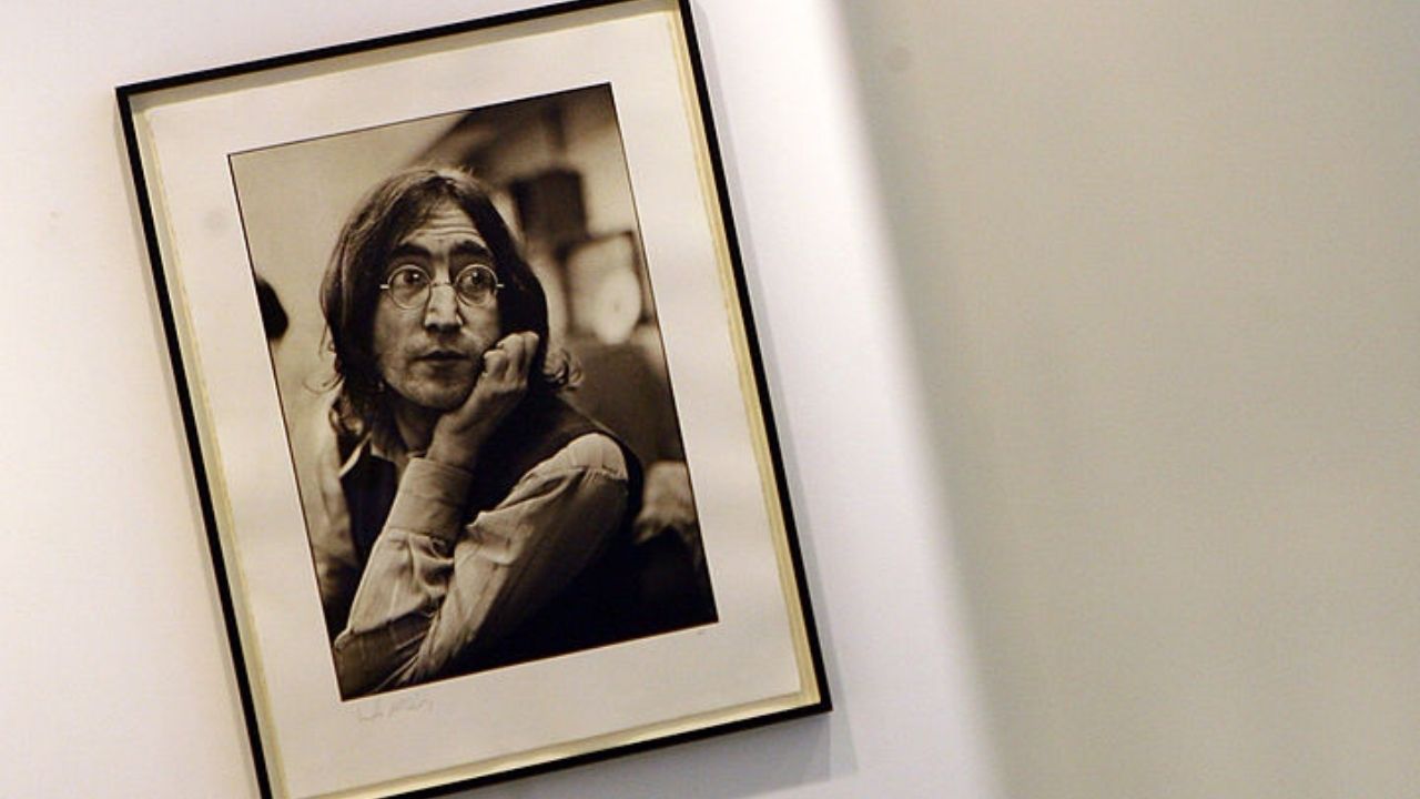 Gravação de John Lennon tocando música nunca lançada irá a leilão na Dinamarca