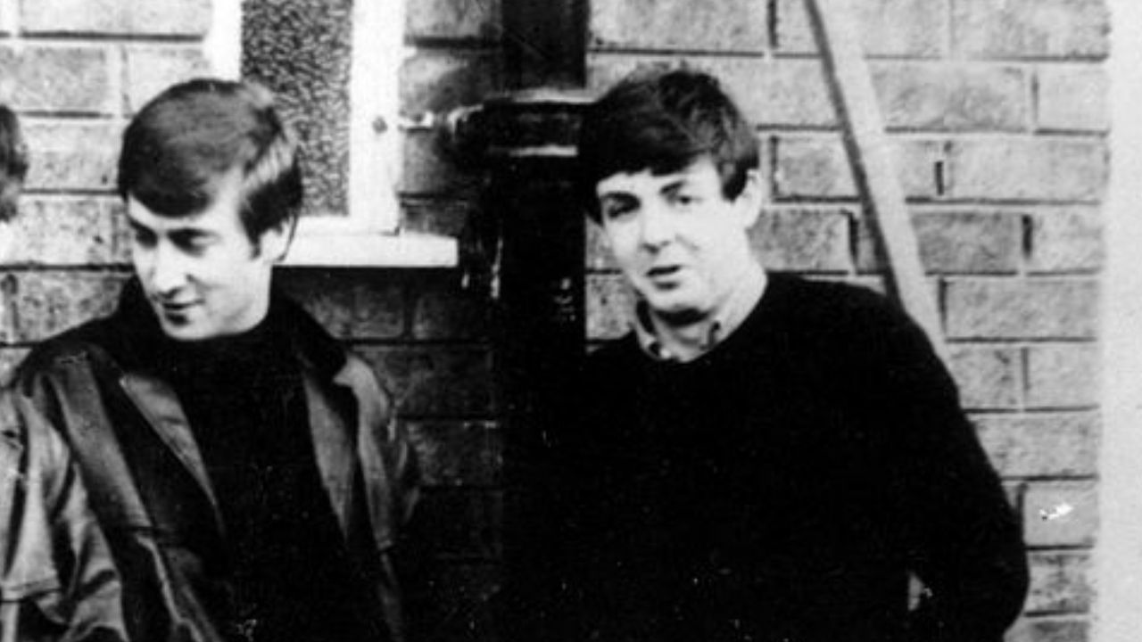 Paul McCartney sempre se emociona ao ouvir música inspirada em John Lennon