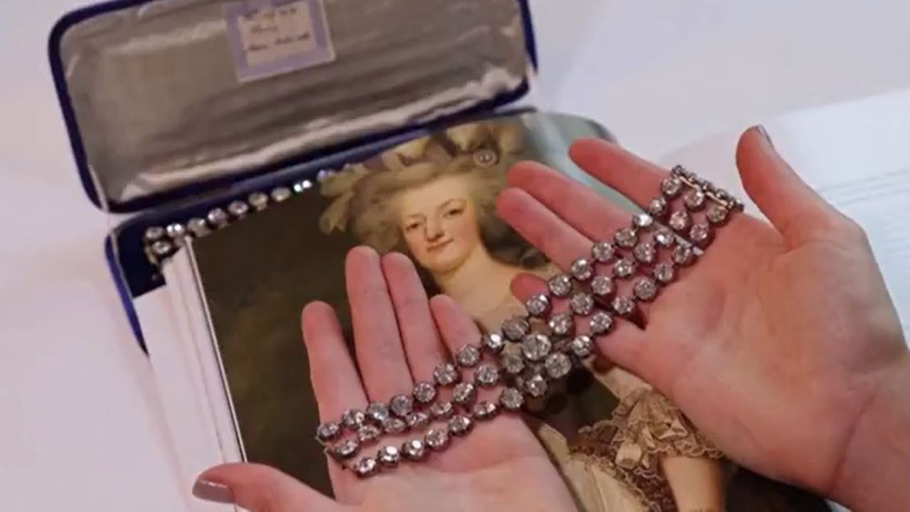 228 anos após ser guilhotinada, joias de Maria Antonieta são vendidas na Suíça