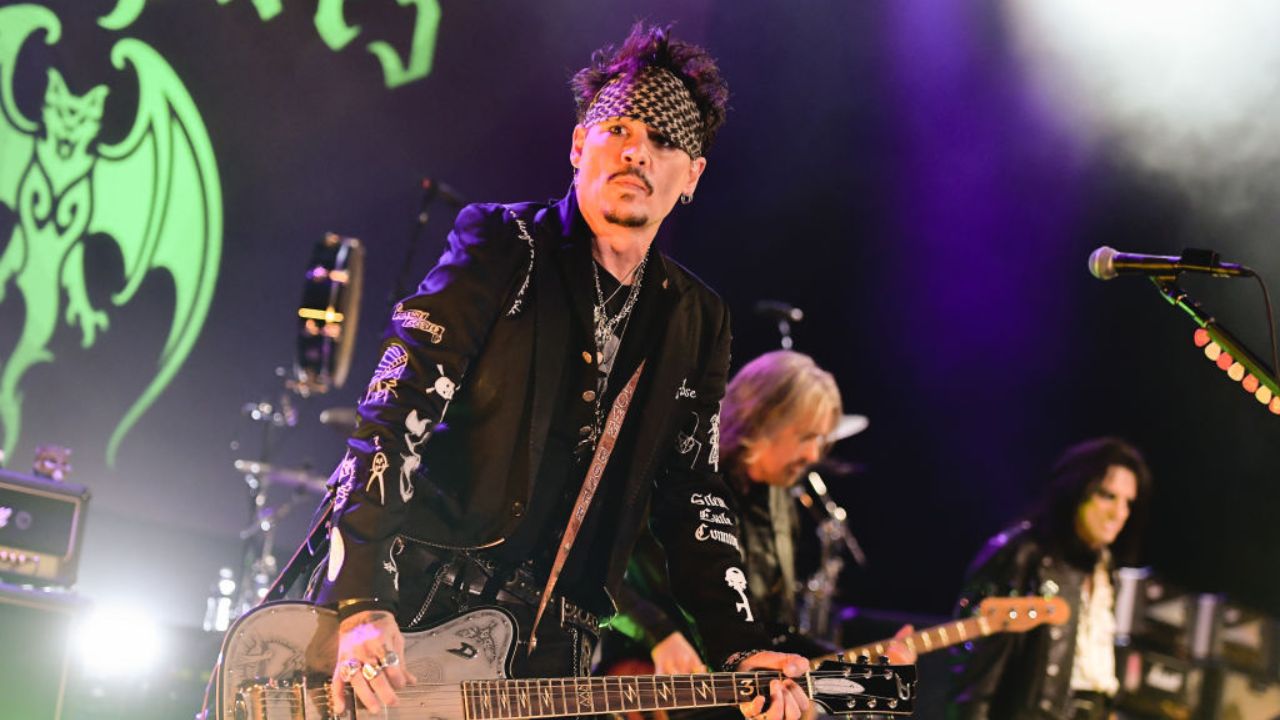 Após vencer disputa judicial, Johnny Depp anuncia turnê com banda