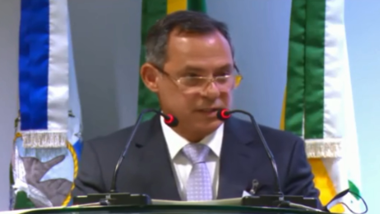 Presidente da Petrobras pede demissão da companhia
