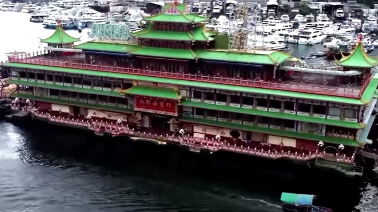 Inaugurado em 1976, famoso restaurante flutuante de Hong Kong afunda