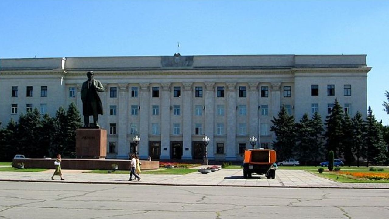 Tropas da Rússia invadem prefeitura de Kherson, na Ucrânia