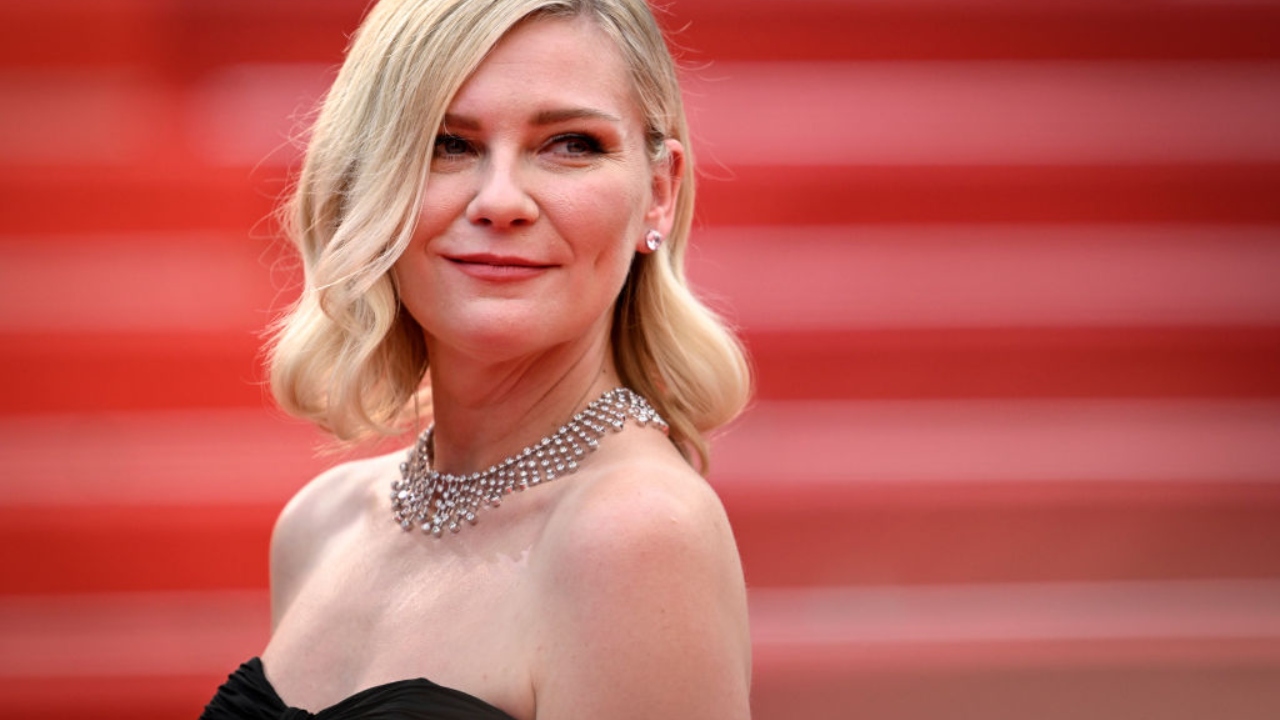 Vídeo antigo onde Kirsten Dunst diz que beijo com Brad Pitt foi ‘constrangedor’ volta a viralizar