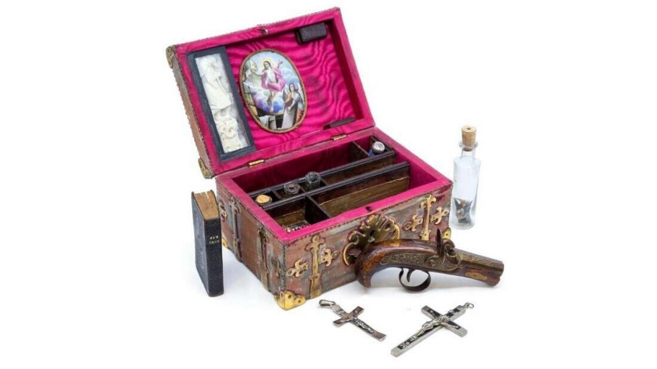 Kit “anti-vampiros” é disponibilizado em leilão