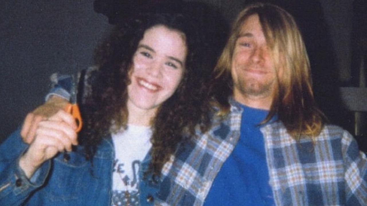 Fios de cabelo de Kurt Cobain são leiloados por quase R$75 mil
