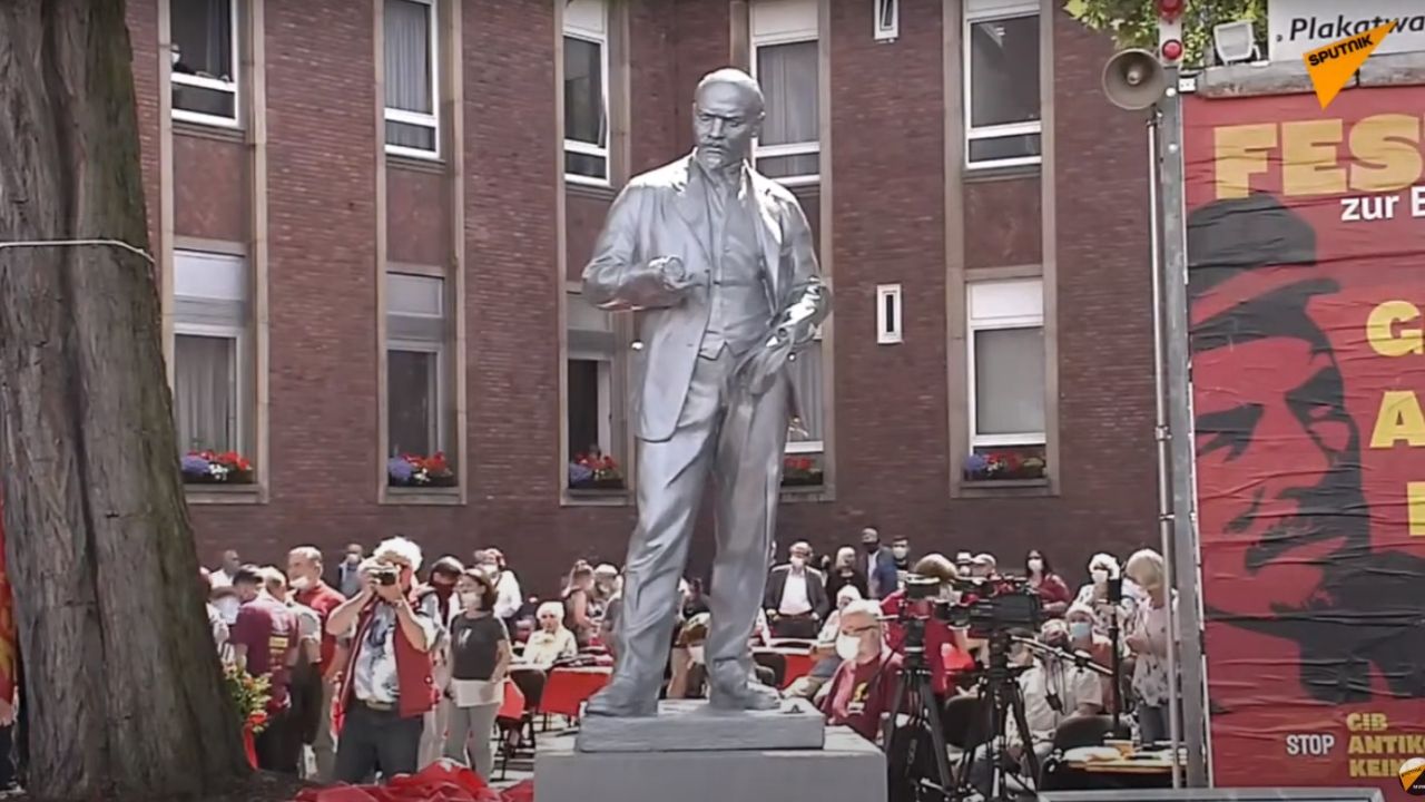 Estátua de Lenin é inaugurada pela primeira vez no lado ocidental da Alemanha