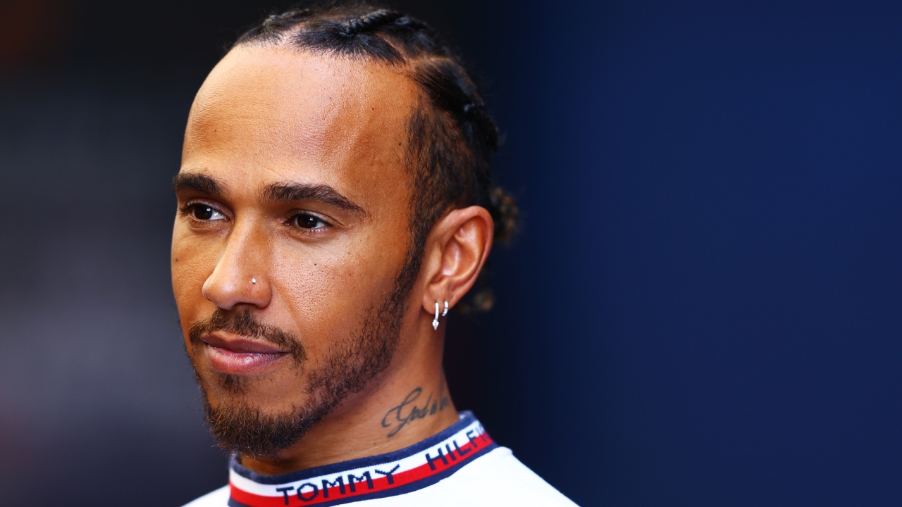 Lewis Hamilton fala sofre racismo na infância: ‘Traumatizante’
