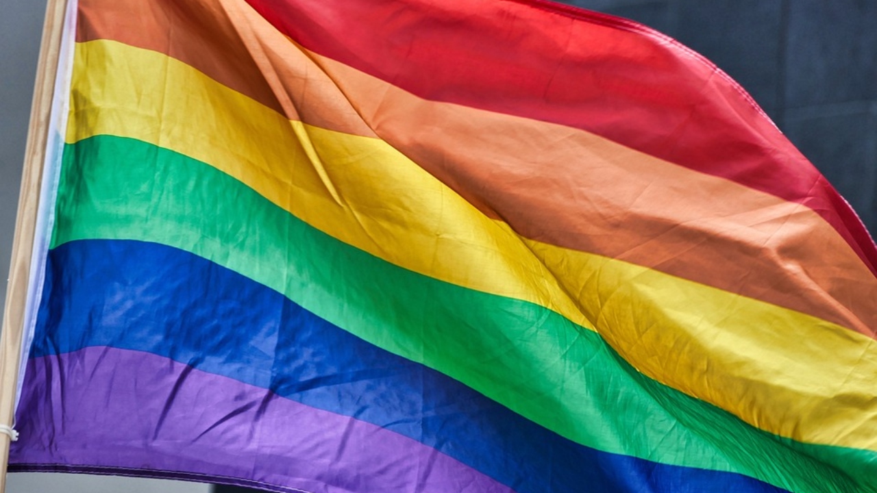 Petição que pede banimento de ‘conteúdo LGBT’ em escolas é rejeitada pelo Reino Unido