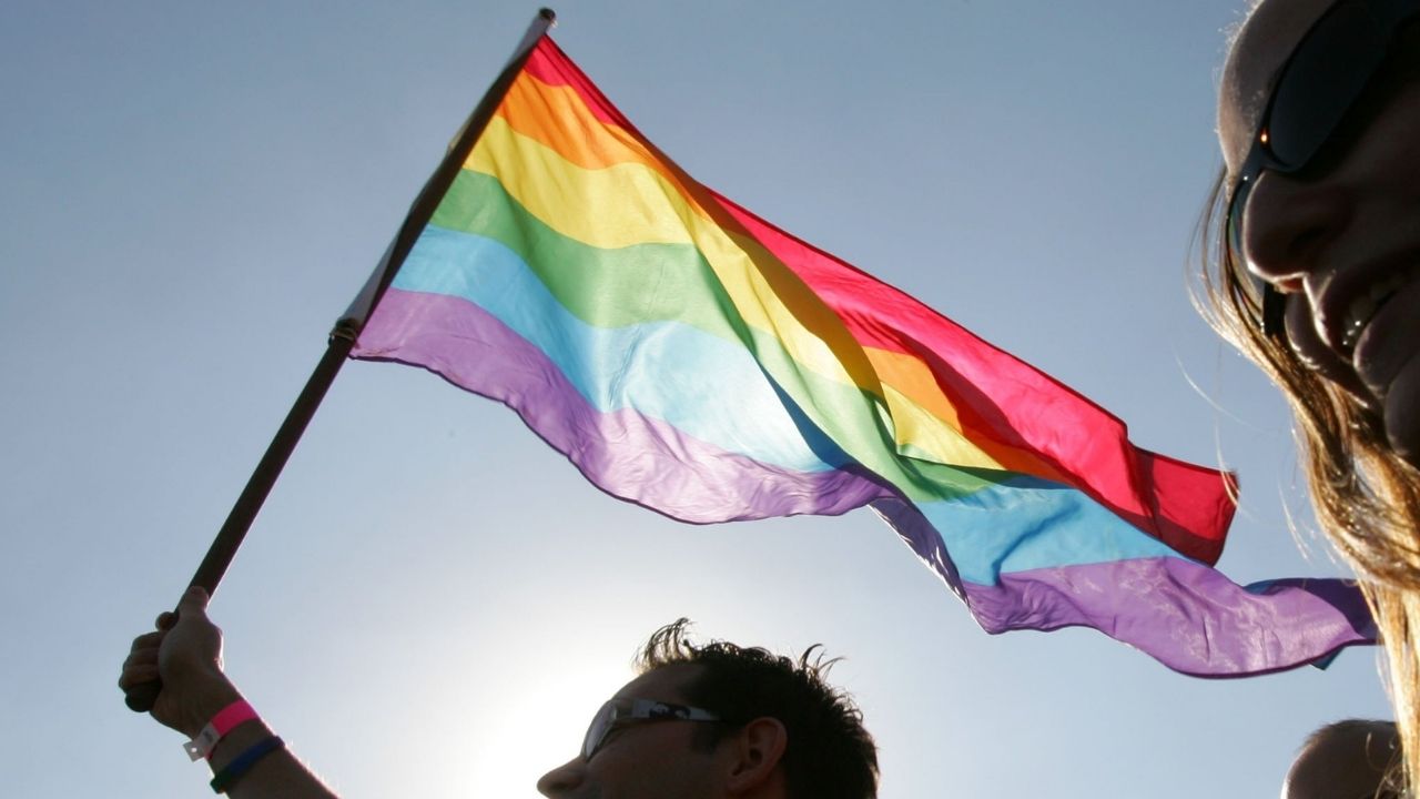 Canadá proíbe tratamentos que propõem ‘cura gay’ no país