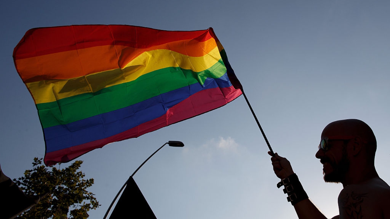 Na Rússia, jornalista é condenado sob lei que pune ‘propaganda gay’