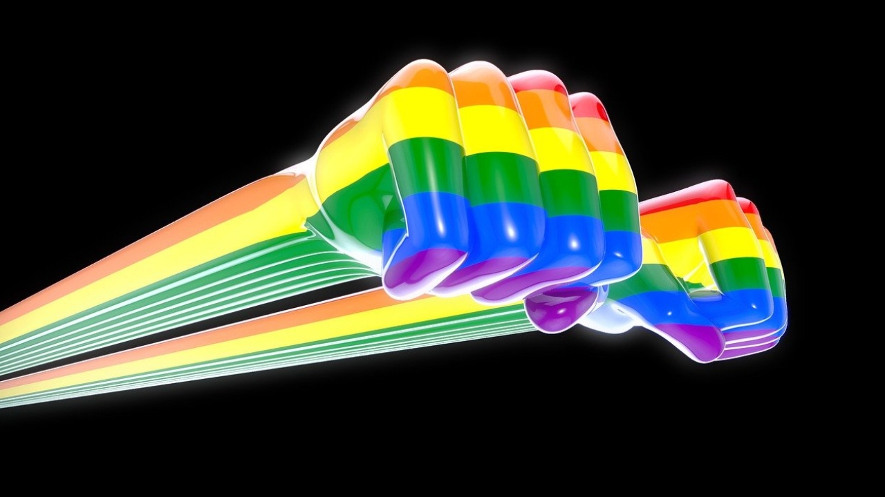 PL que pretendia impedir a presença de LGBTQI+ em publicidade sofre derrota inicial