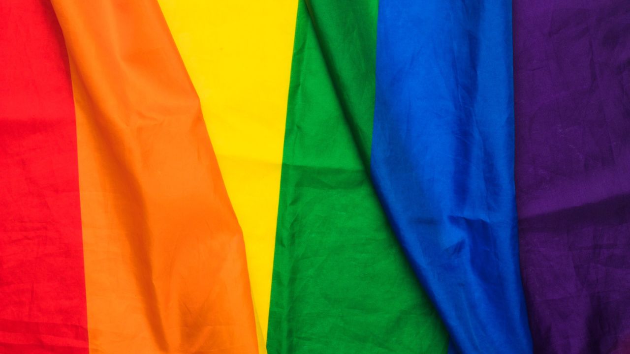 Homossexualidade se torna crime punível com a morte em Uganda