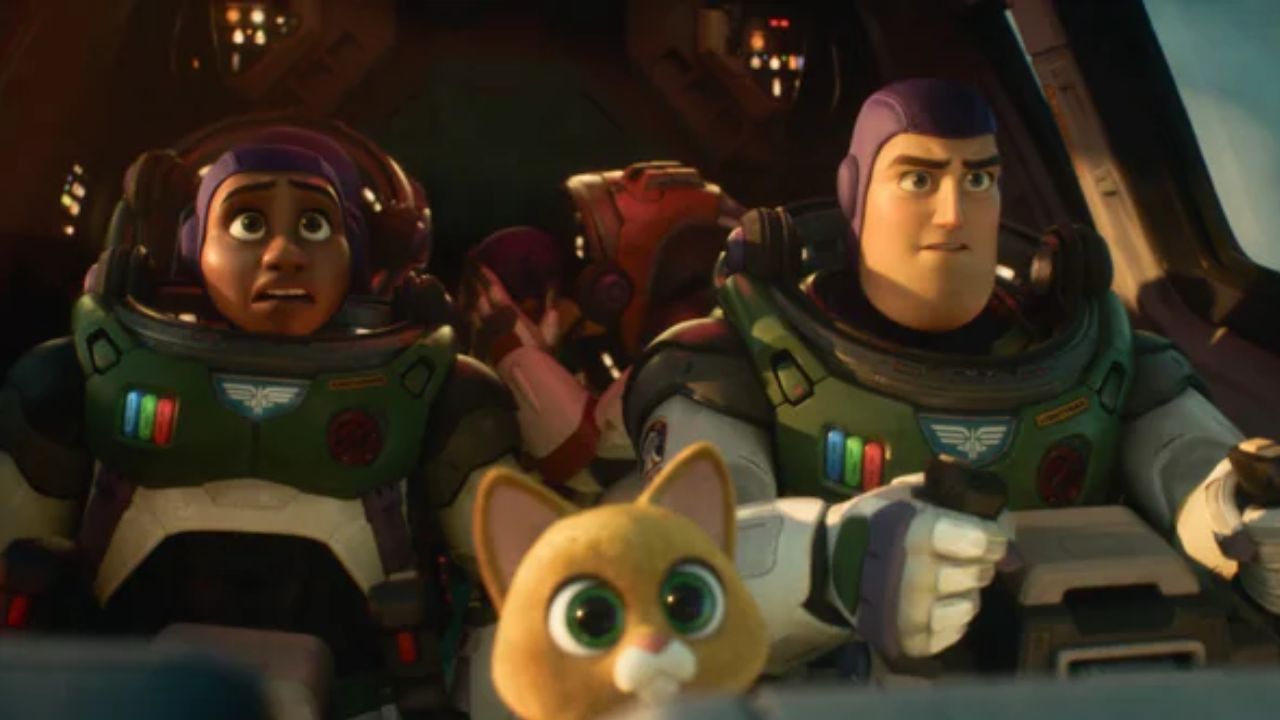 Disney ficou ‘com pé atrás’ sobre beijo entre mulheres em ‘Lightyear’