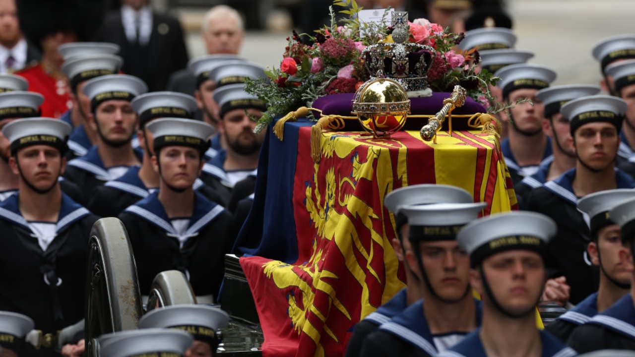 Como o corpo de Elizabeth II conseguiu ‘suportar’ dias de cerimônias e transportes?