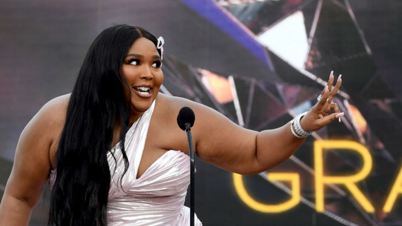 Comentários racistas e gordofóbicos contra Lizzo são removidos de redes sociais