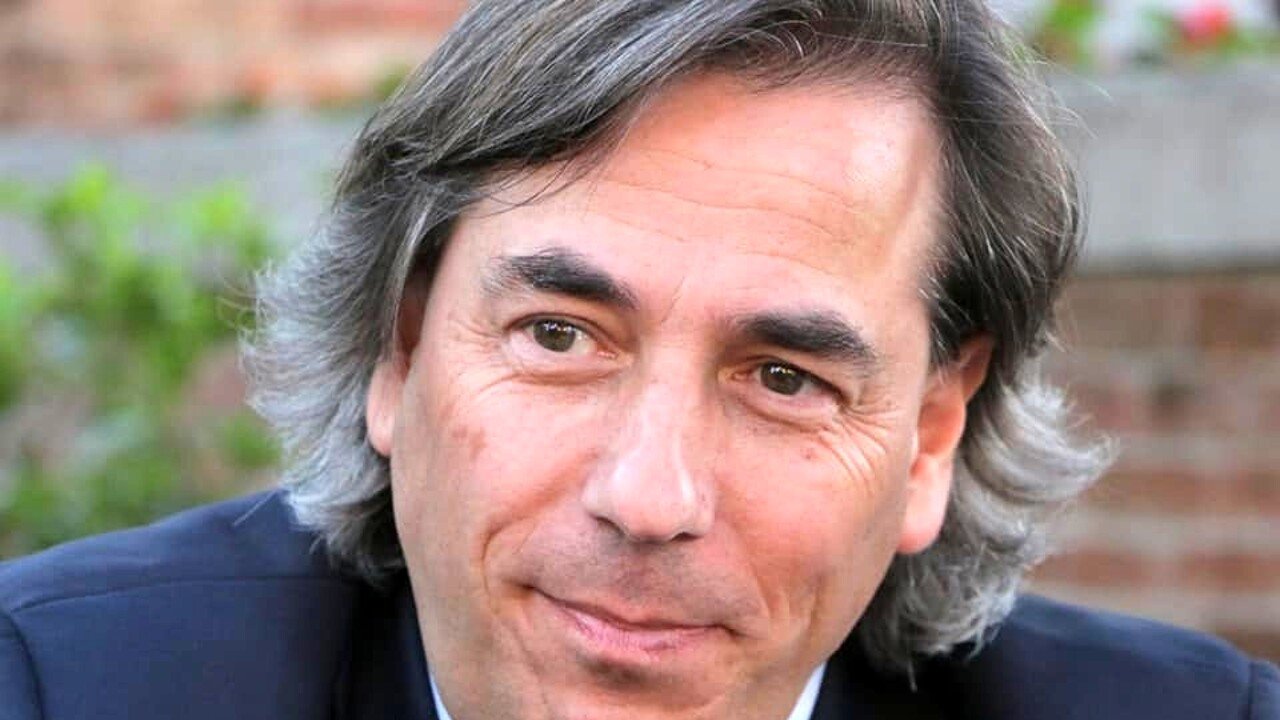 Após internação, líder antivax anuncia que se vacinará contra Covid-19