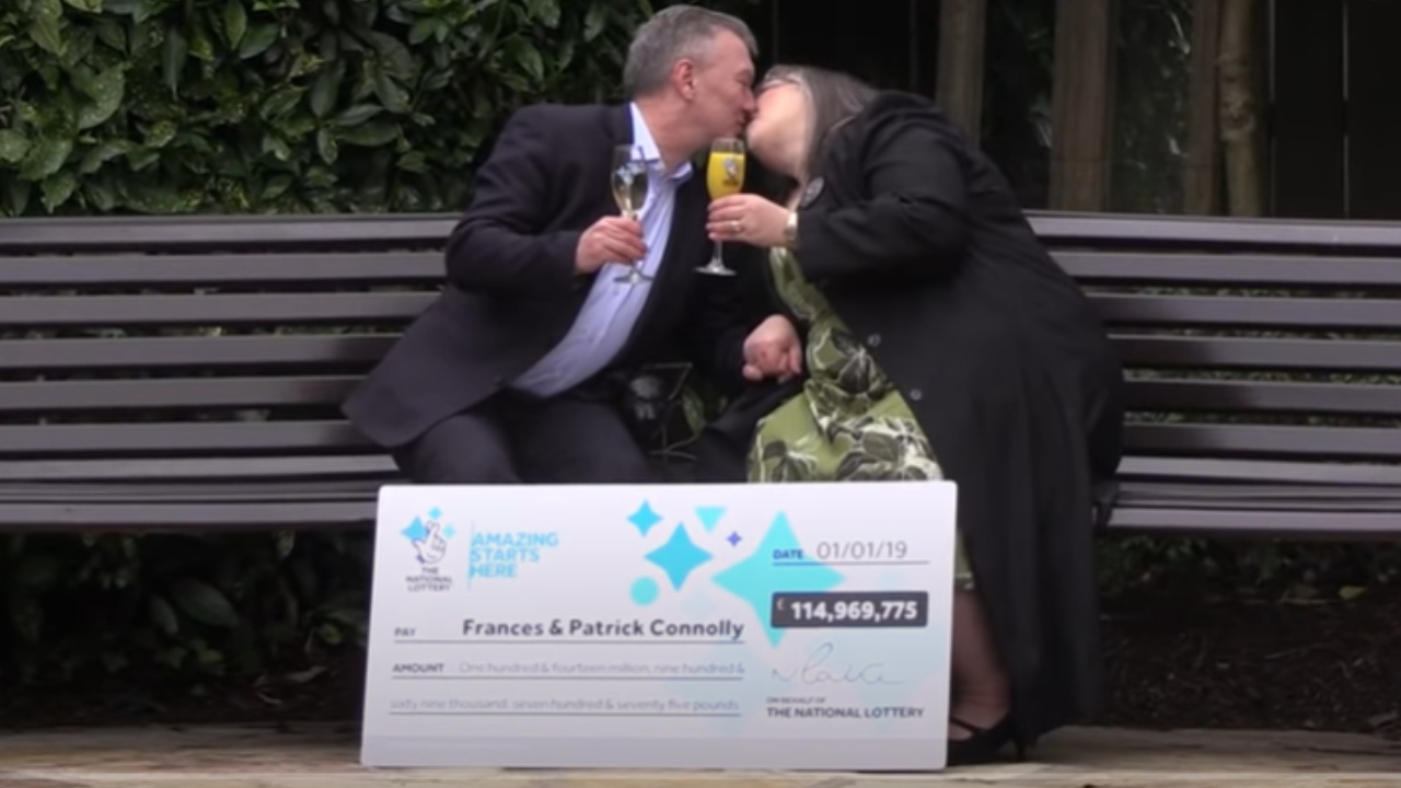 Relembre a história do casal que doou metade do prêmio obtido na loteria
