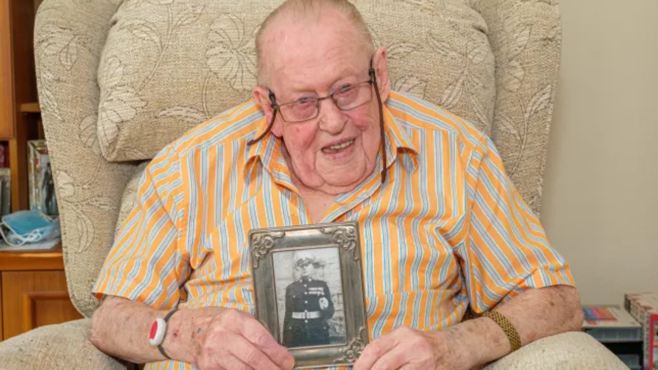 Veterano de guerra de 98 anos fica surpreso ao ganhar na loteria