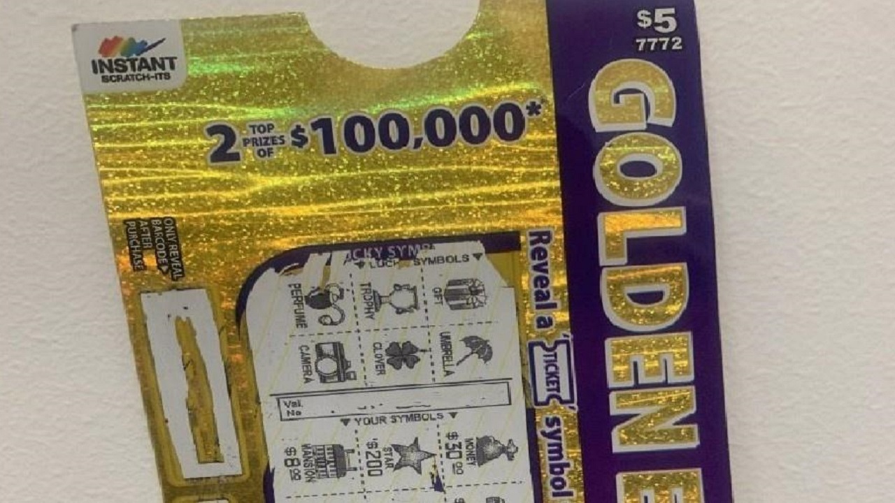 Mulher ganha R$500 mil na loteria e joga bilhete no lixo