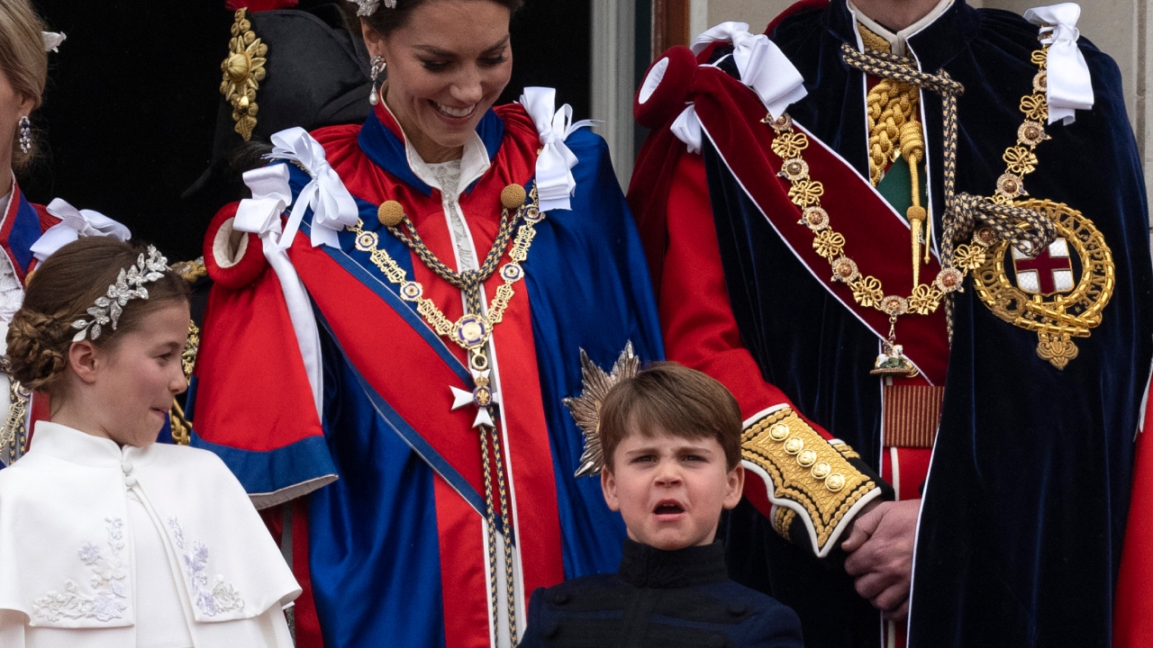 Caretas e bocejos do príncipe Louis viralizam após coroação de Charles III