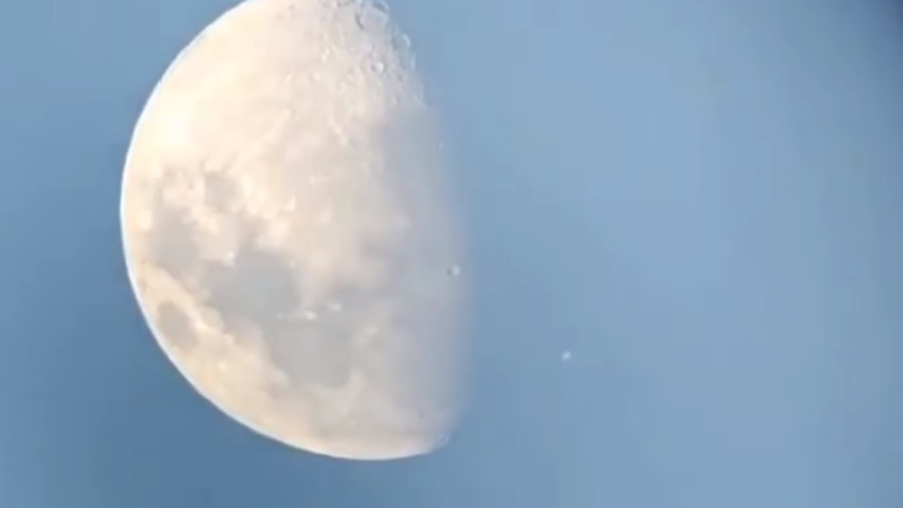 Em Minas Gerais, astrônomos amadores registram passagem da Estação Espacial em frente à Lua