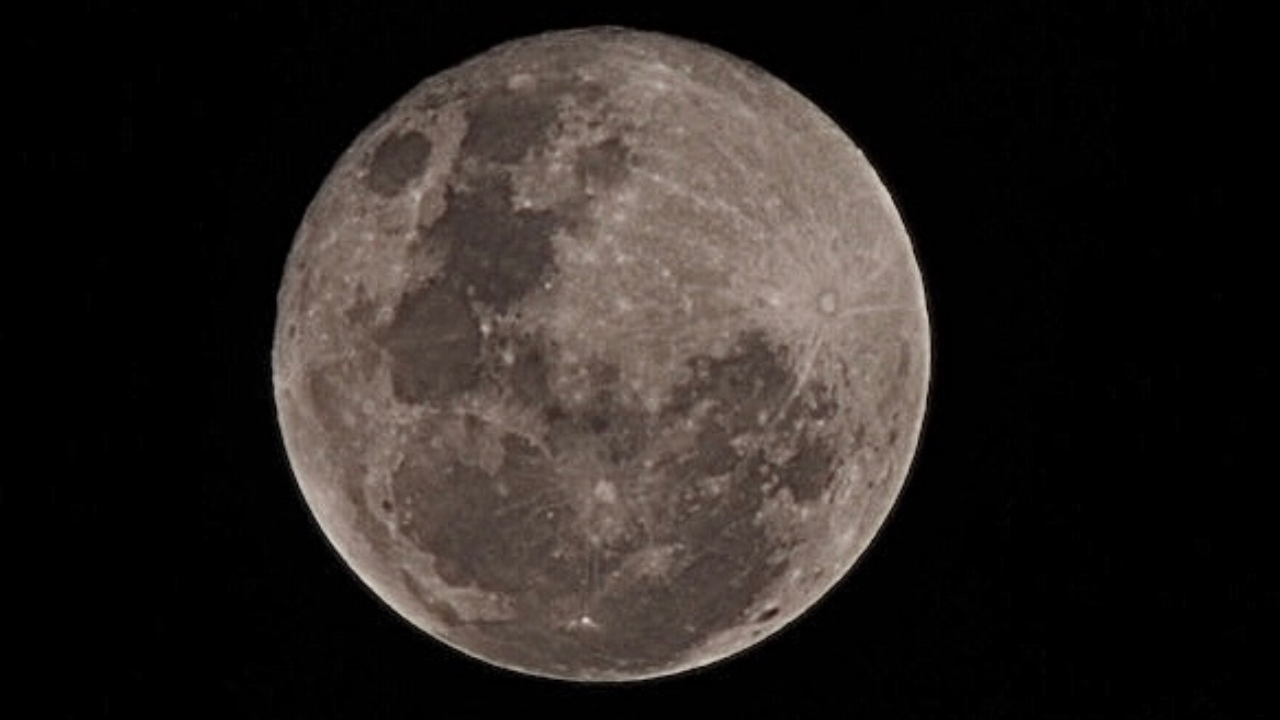 ‘Superlua’ impressionou brasileiros na última quarta-feira (26)