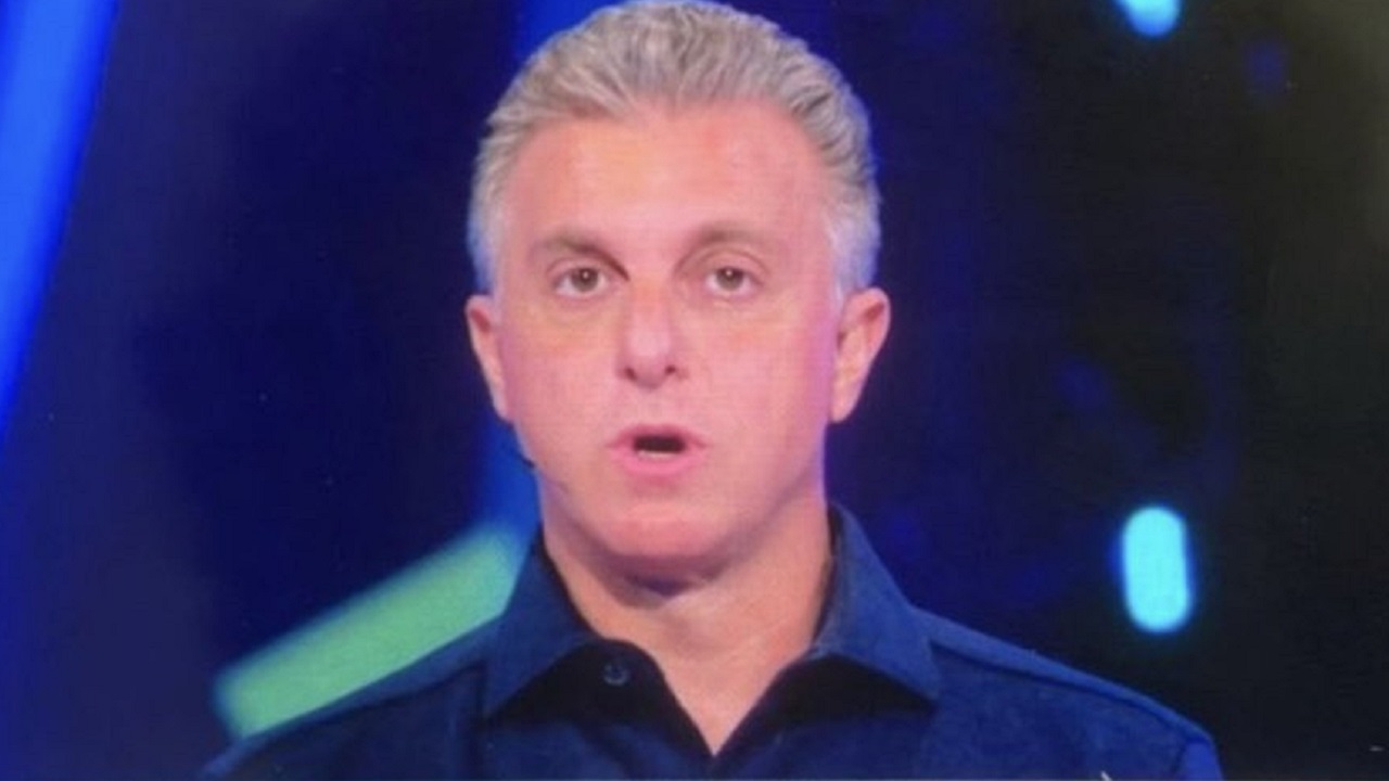 Quiz controverso: Luciano Huck é criticado por pergunta sobre George Floyd
